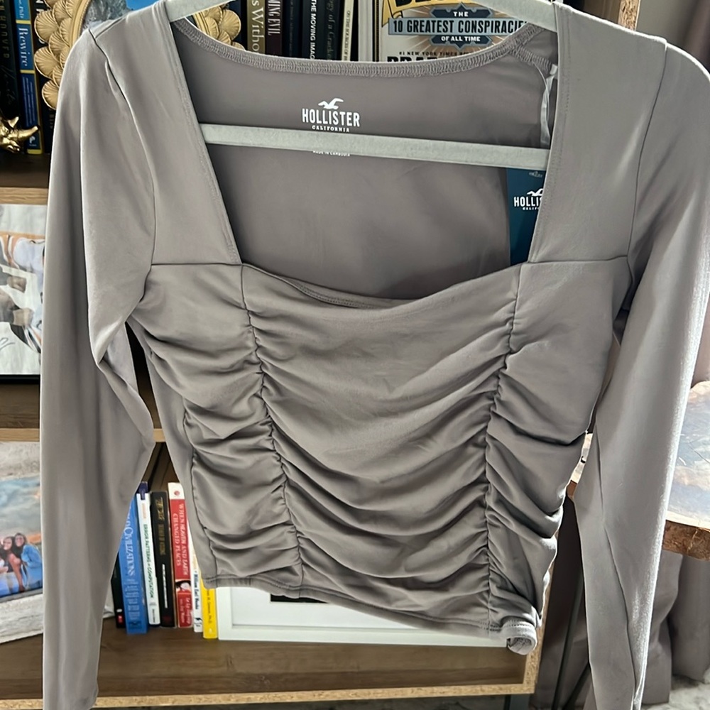 NWT Hollister Ruched Long Sleeve Crop Top